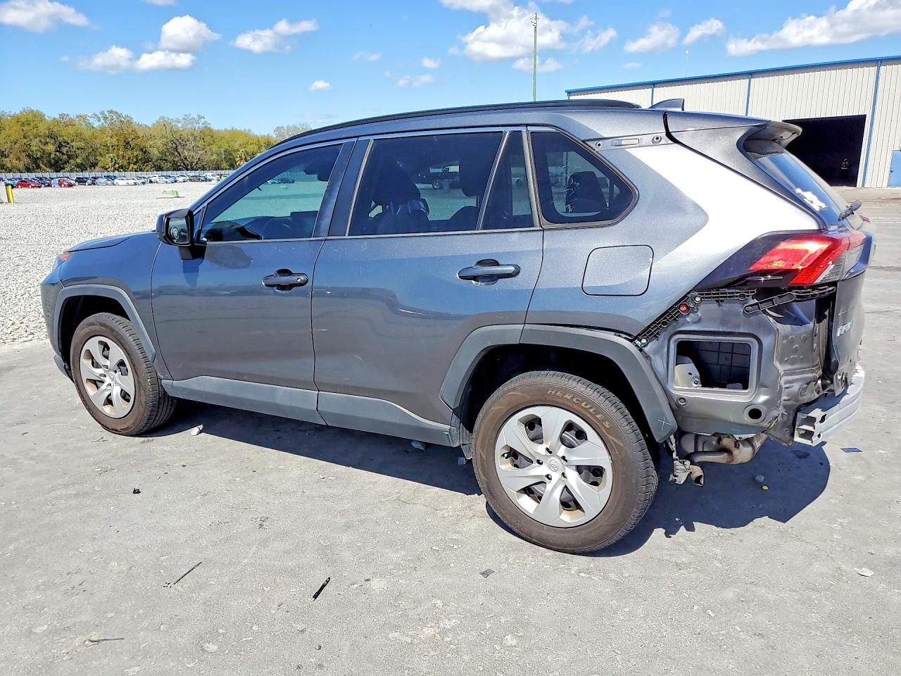 2021 TOYOTA RAV4 LE photo 4