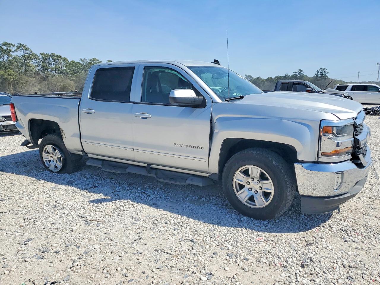 2017 CHEVROLET SILVERADO C1500 LT photo 4