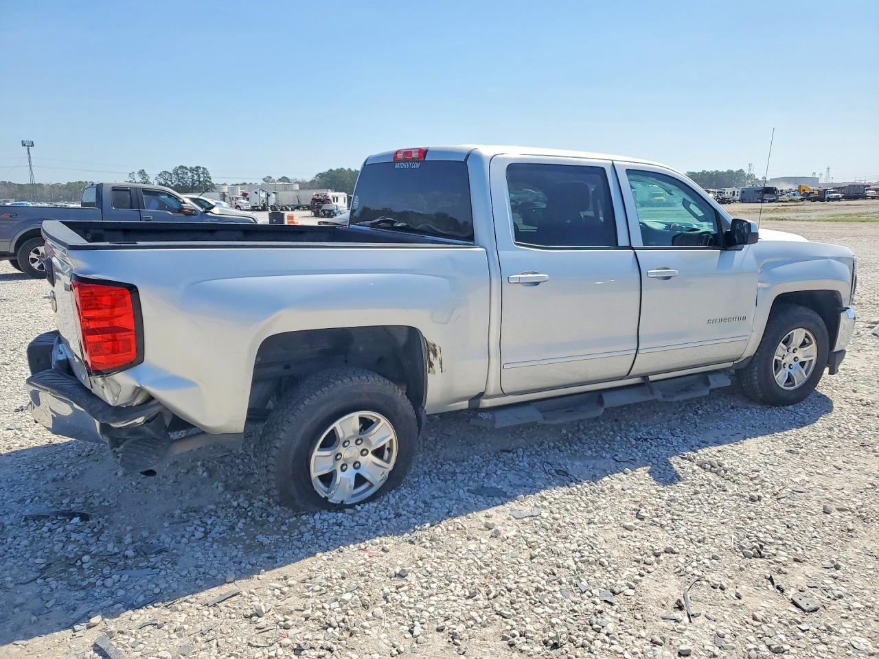 2017 CHEVROLET SILVERADO C1500 LT photo 3