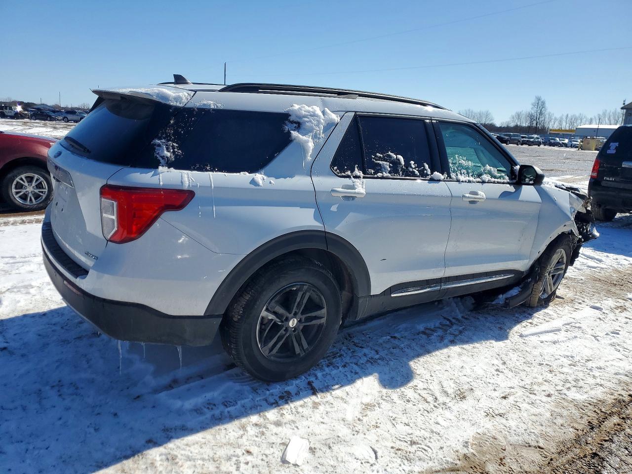2021 FORD EXPLORER XLT photo 3