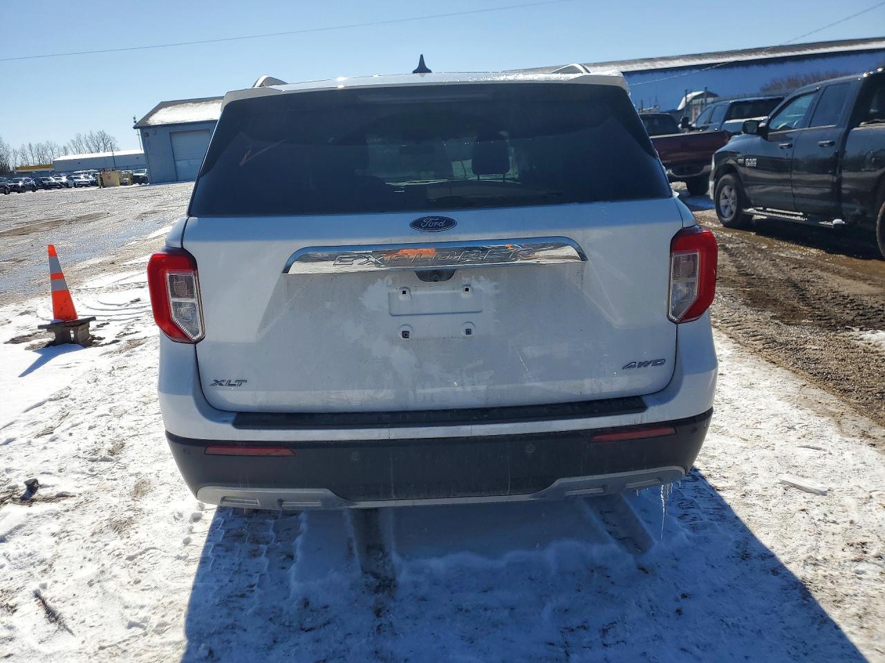 2021 FORD EXPLORER XLT photo 6