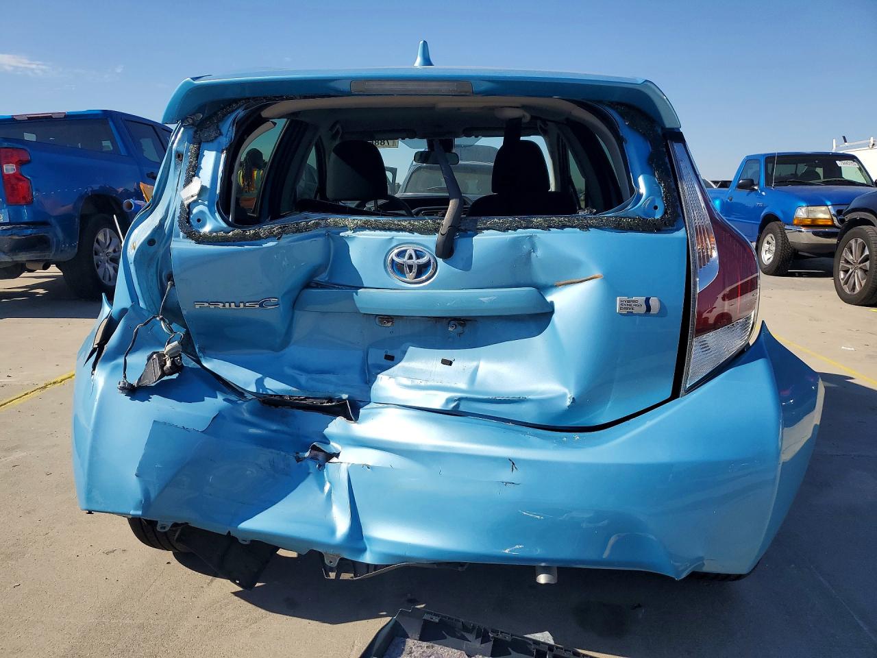 2016 TOYOTA PRIUS C THREE photo 6
