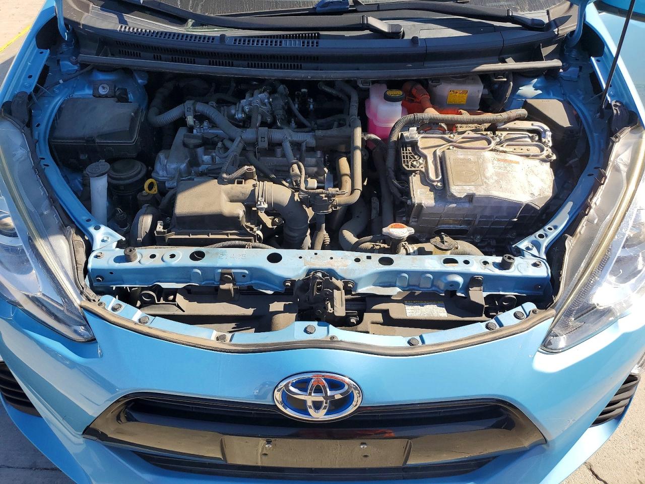 2016 TOYOTA PRIUS C THREE photo 11