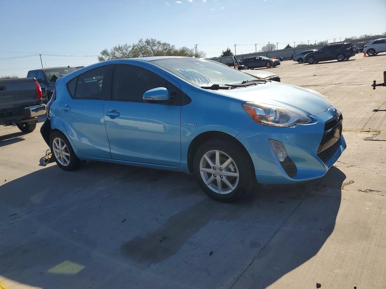2016 TOYOTA PRIUS C THREE photo 4