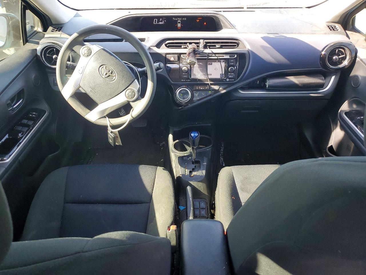 2016 TOYOTA PRIUS C THREE photo 8