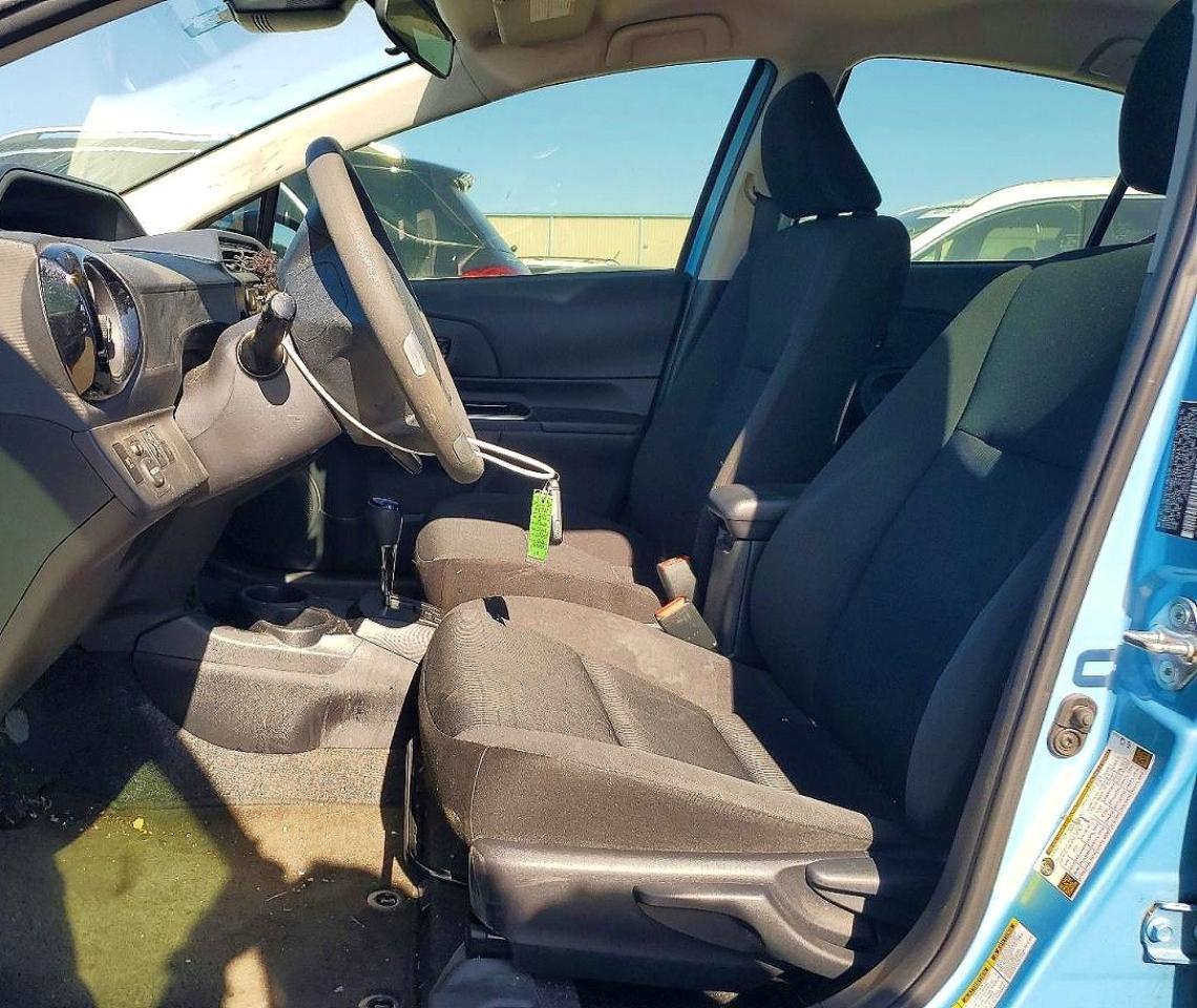 2016 TOYOTA PRIUS C THREE photo 7