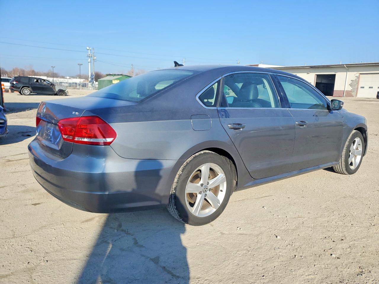 2015 VOLKSWAGEN PASSAT S photo 3
