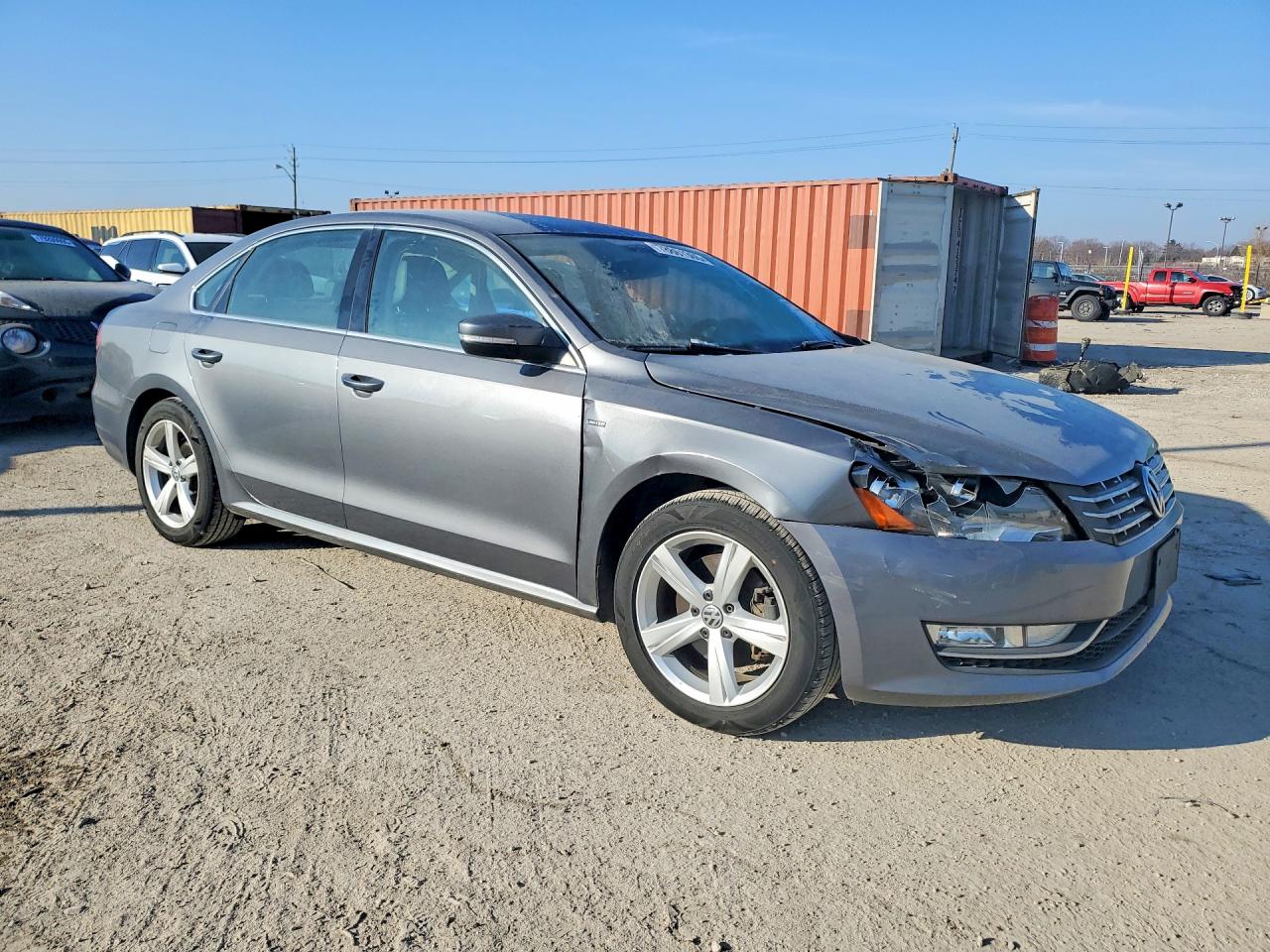 2015 VOLKSWAGEN PASSAT S photo 4