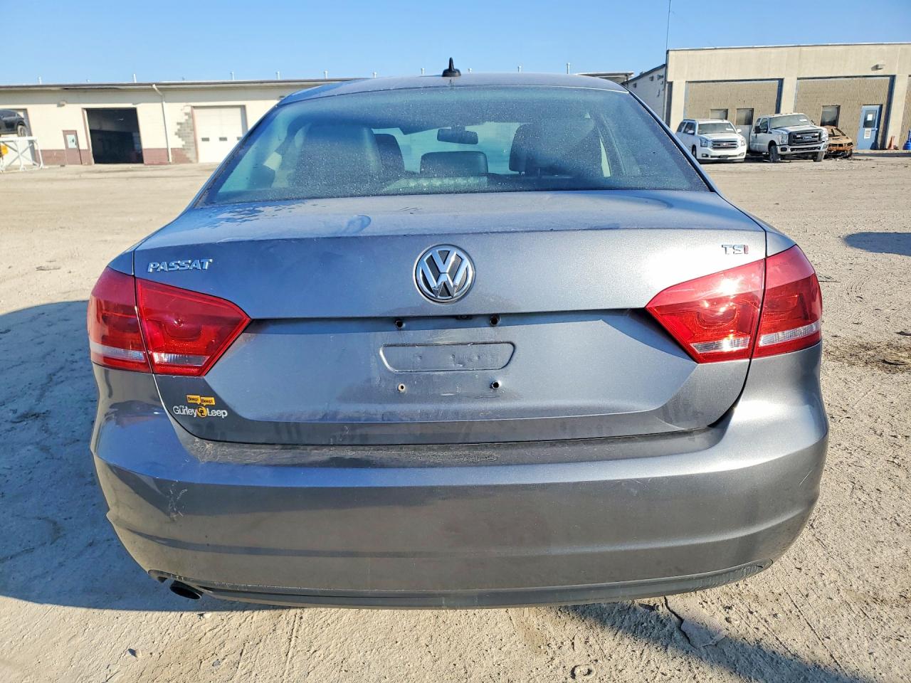 2015 VOLKSWAGEN PASSAT S photo 6