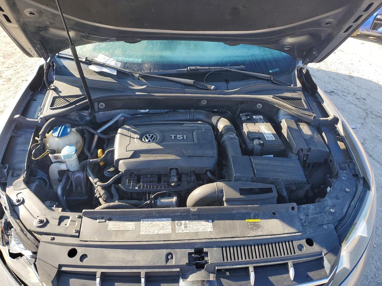 2015 VOLKSWAGEN PASSAT S photo 11