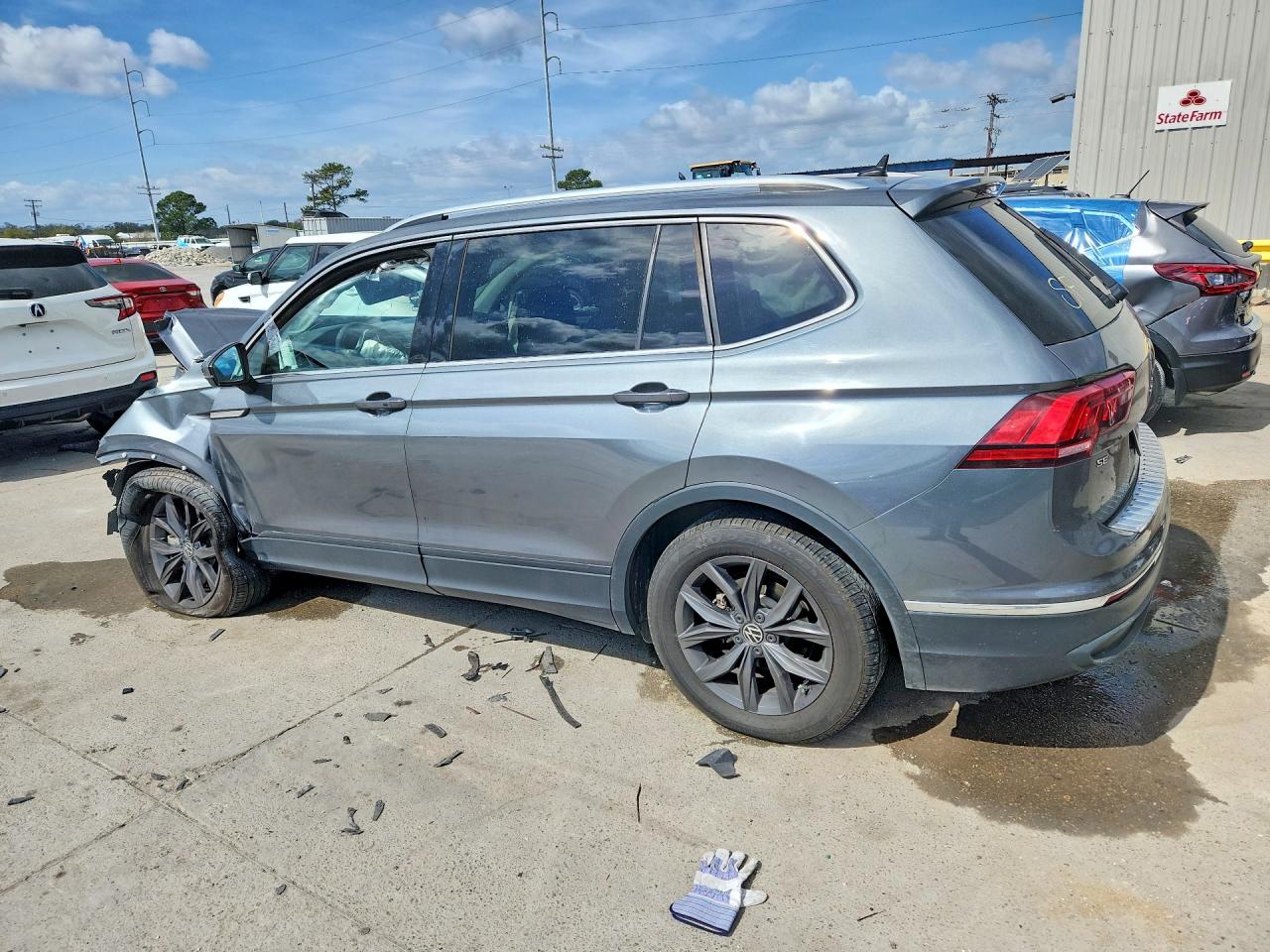2024 VOLKSWAGEN TIGUAN SE photo 3