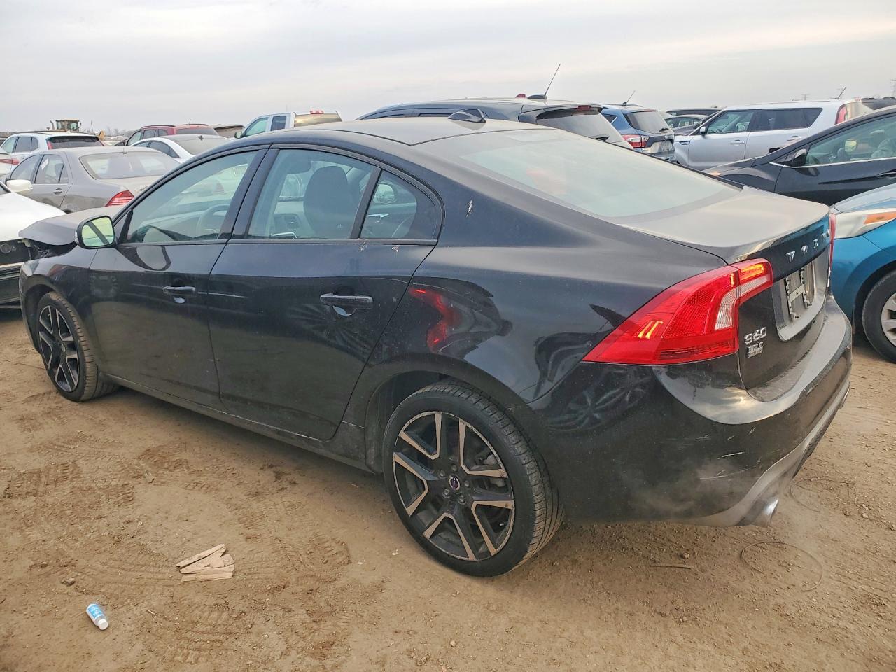 2017 VOLVO S60 DYNAMIC photo 2