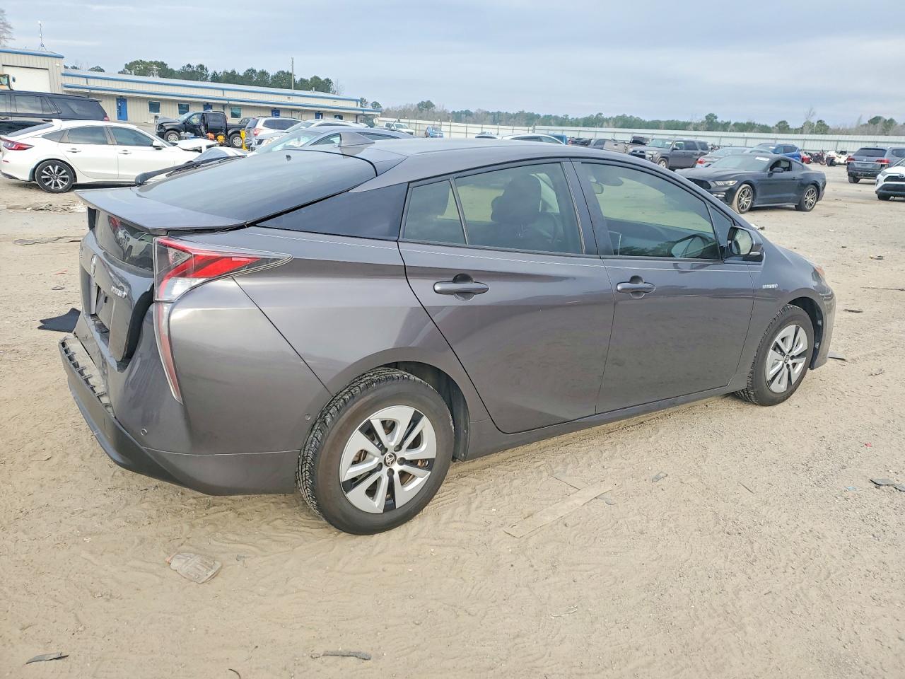2018 TOYOTA PRIUS TWO photo 5