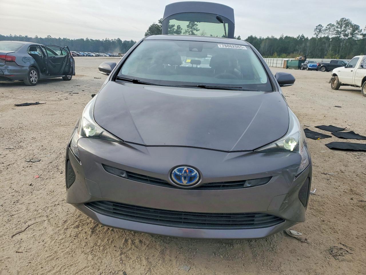 2018 TOYOTA PRIUS TWO photo 9