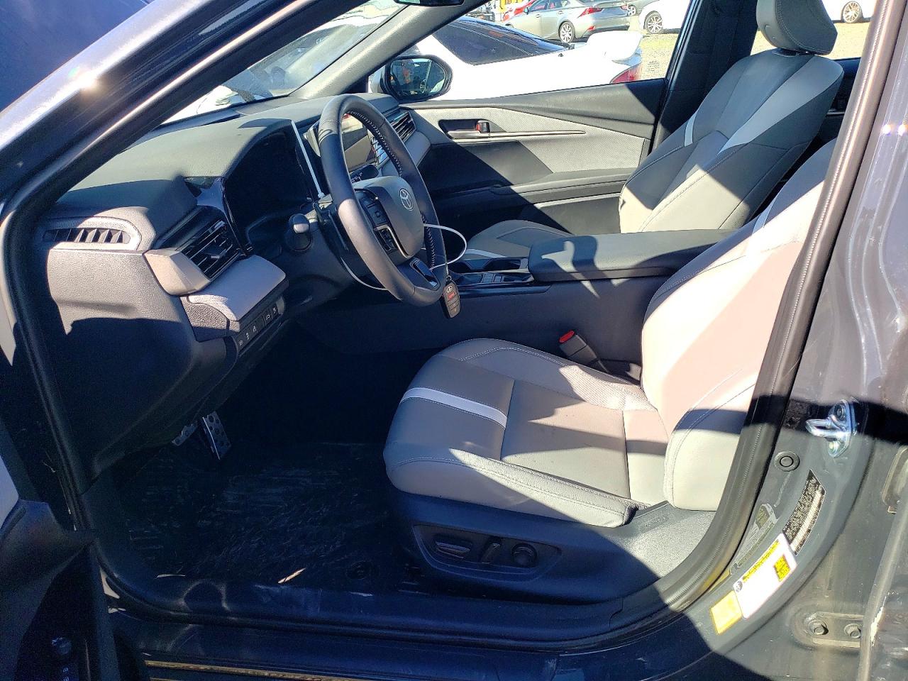 2025 TOYOTA CAMRY SE photo 13