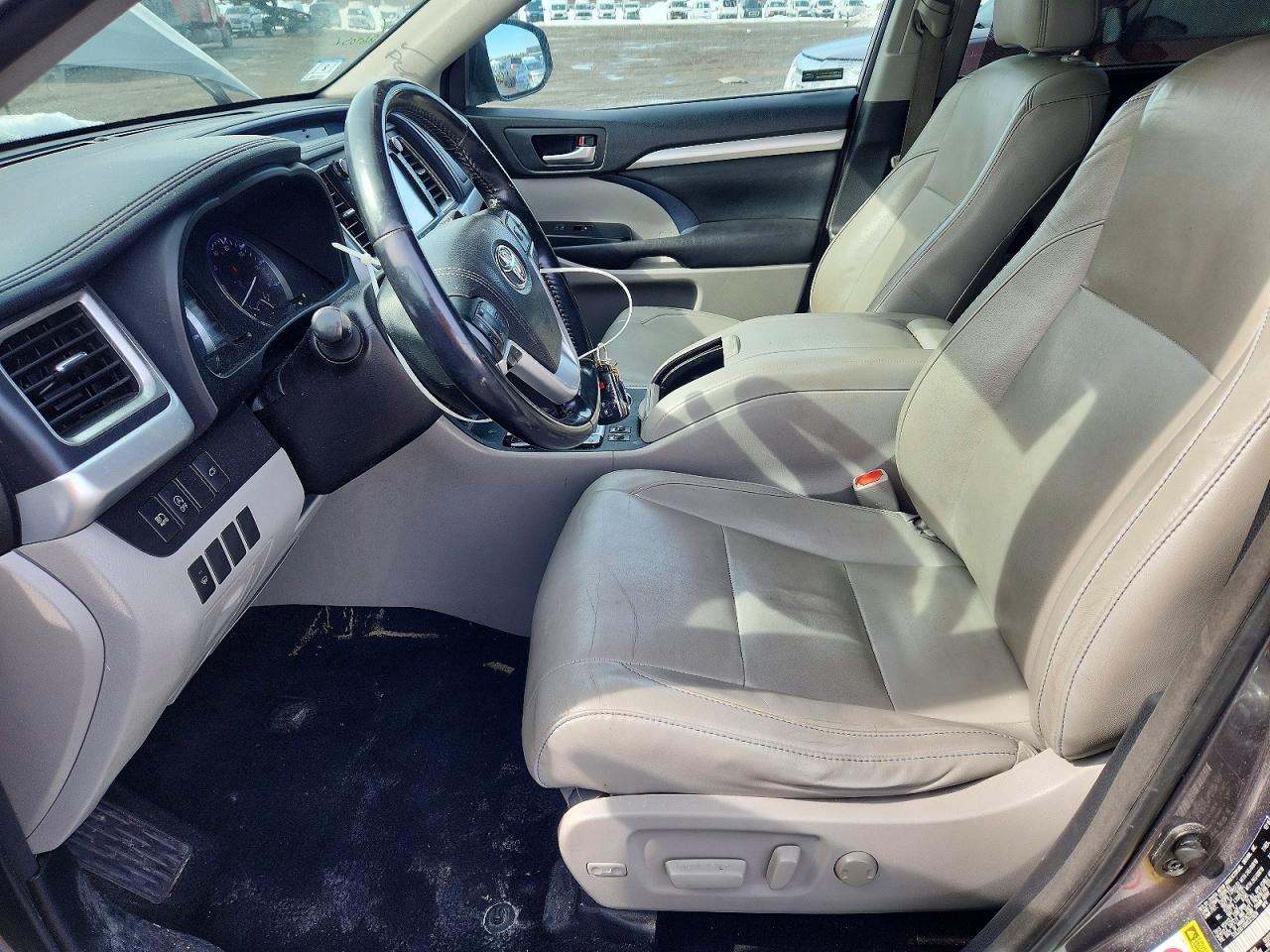 2017 TOYOTA HIGHLANDER XLE photo 13