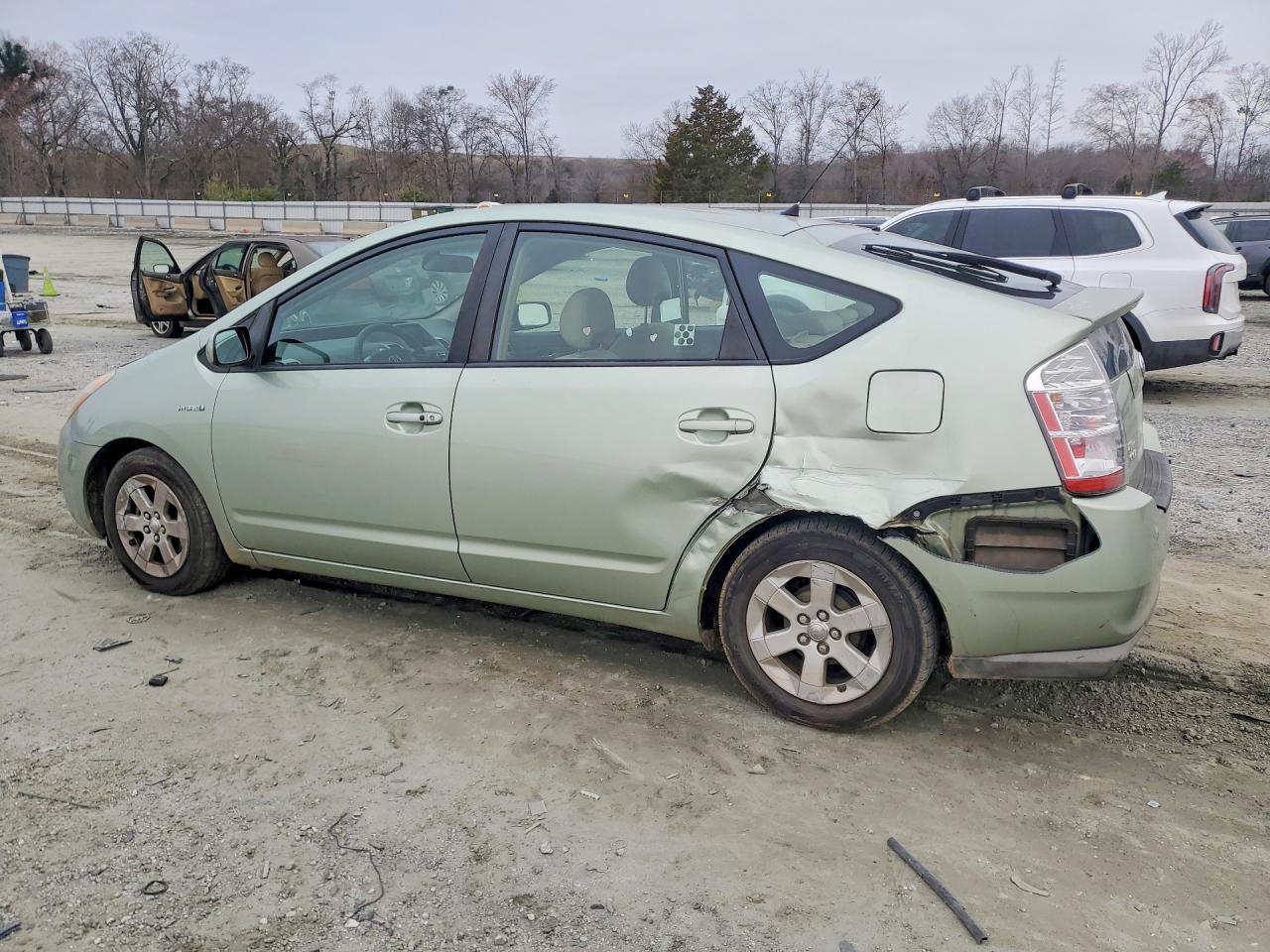 2007 TOYOTA PRIUS BASE photo 4