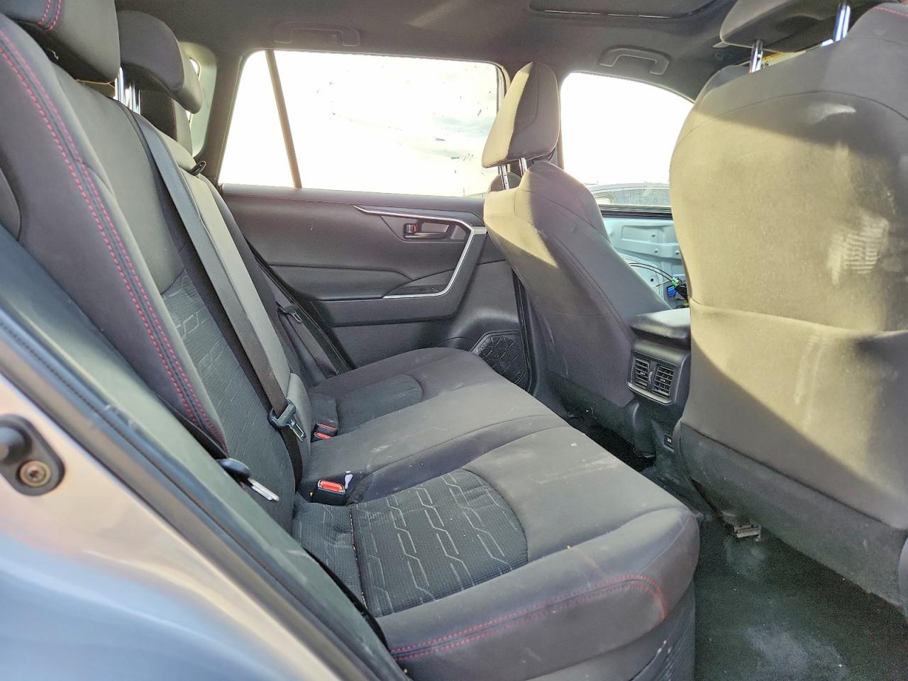 2021 TOYOTA RAV4 PRIME SE photo 11