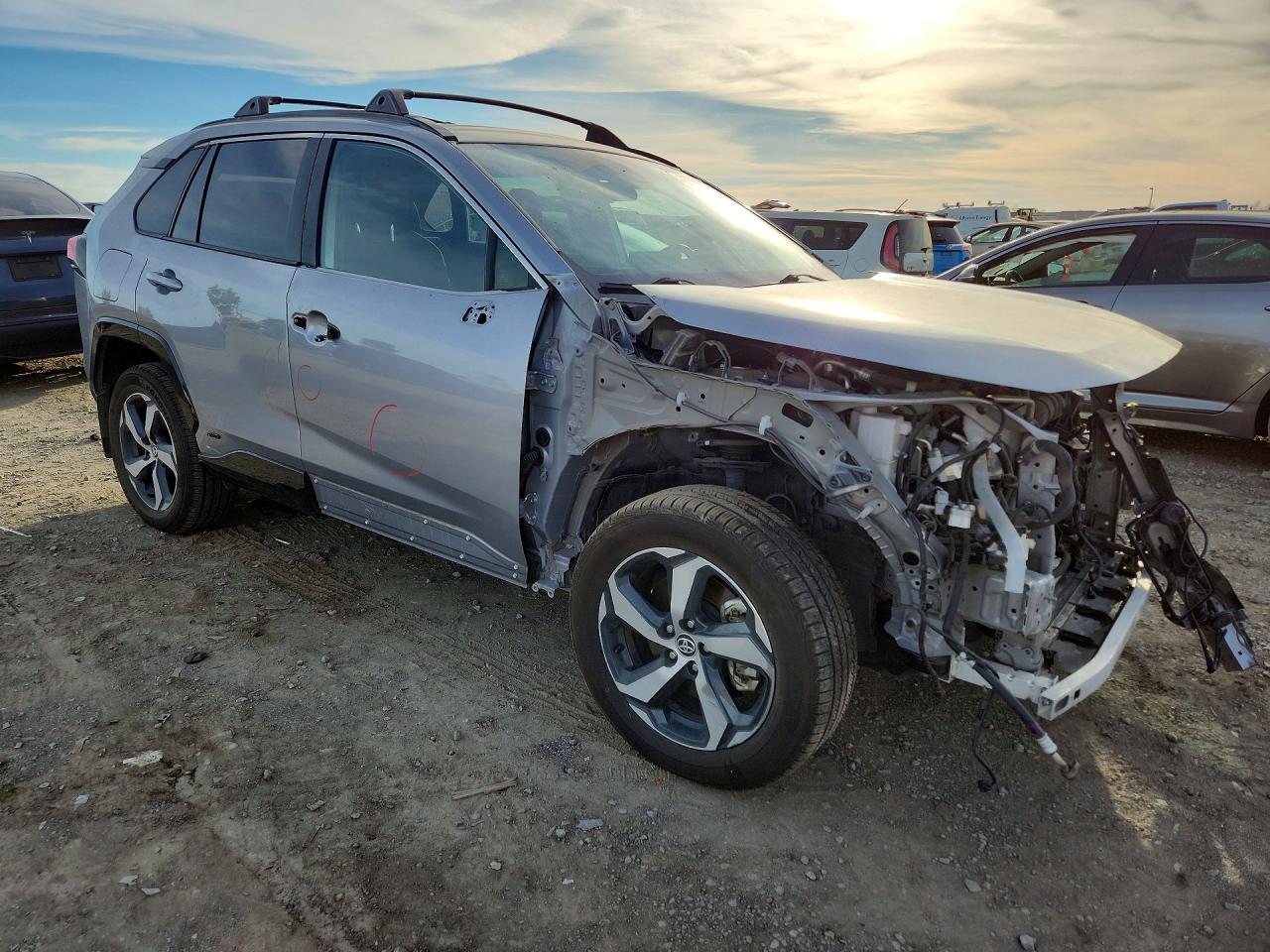 2021 TOYOTA RAV4 PRIME SE photo 4