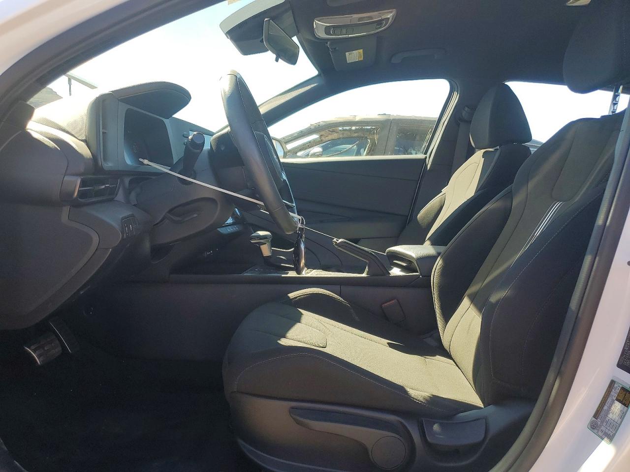 2025 HYUNDAI ELANTRA SEL SPORT photo 13