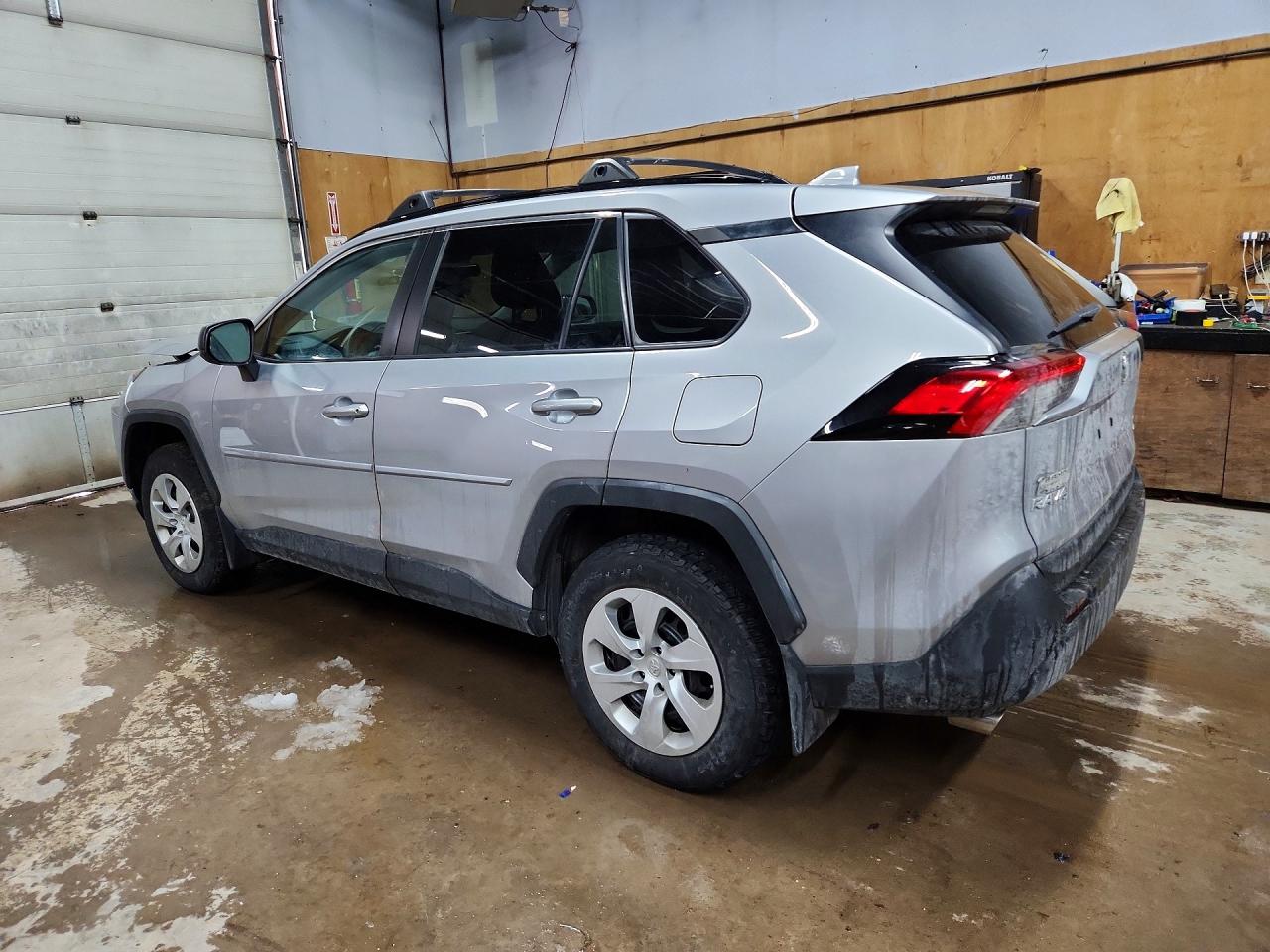 2021 TOYOTA RAV4 LE photo 4
