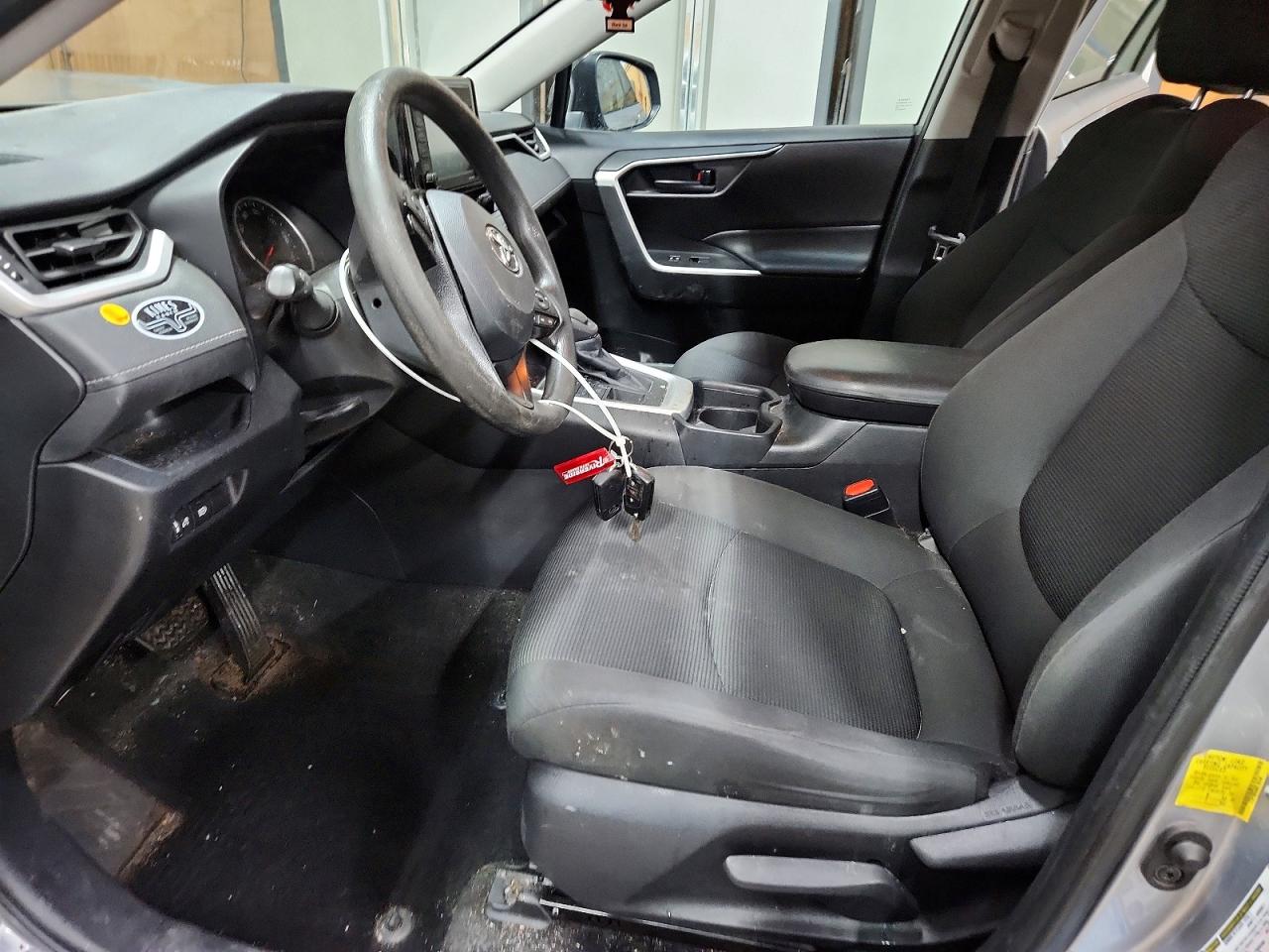 2021 TOYOTA RAV4 LE photo 19