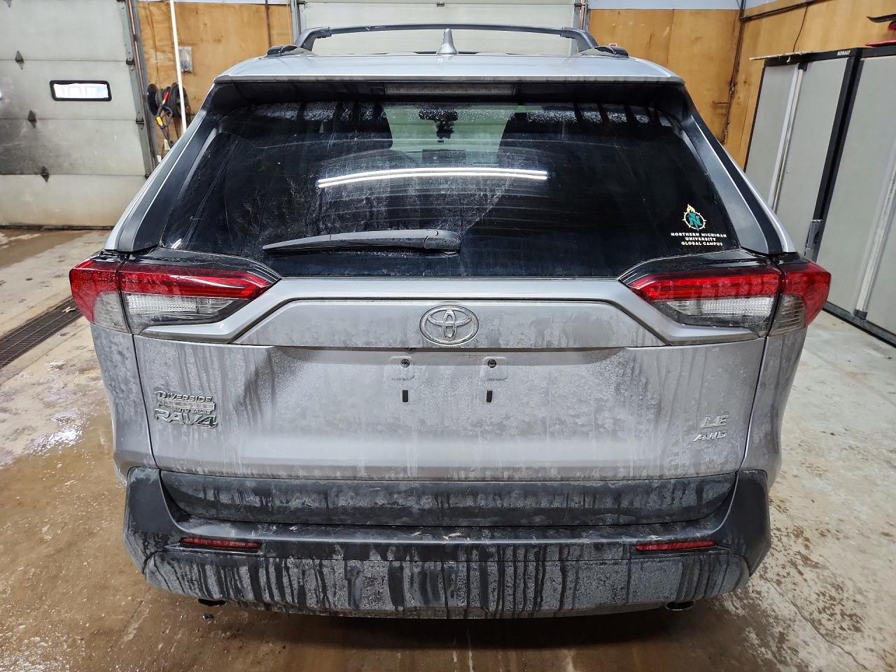 2021 TOYOTA RAV4 LE photo 16