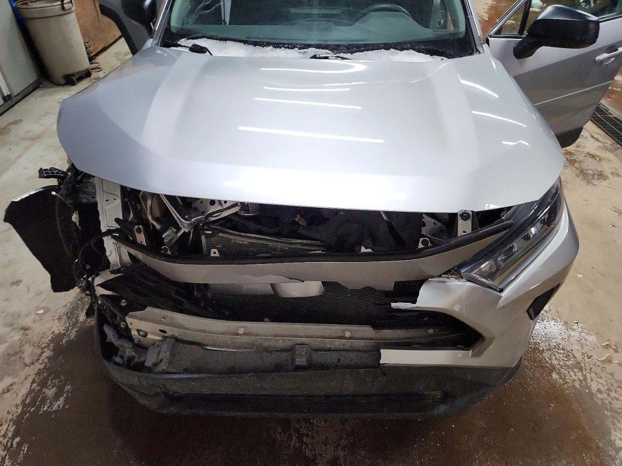 2021 TOYOTA RAV4 LE photo 34