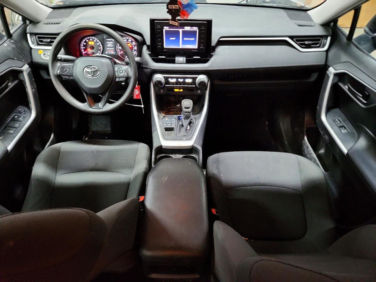 2021 TOYOTA RAV4 LE photo 22