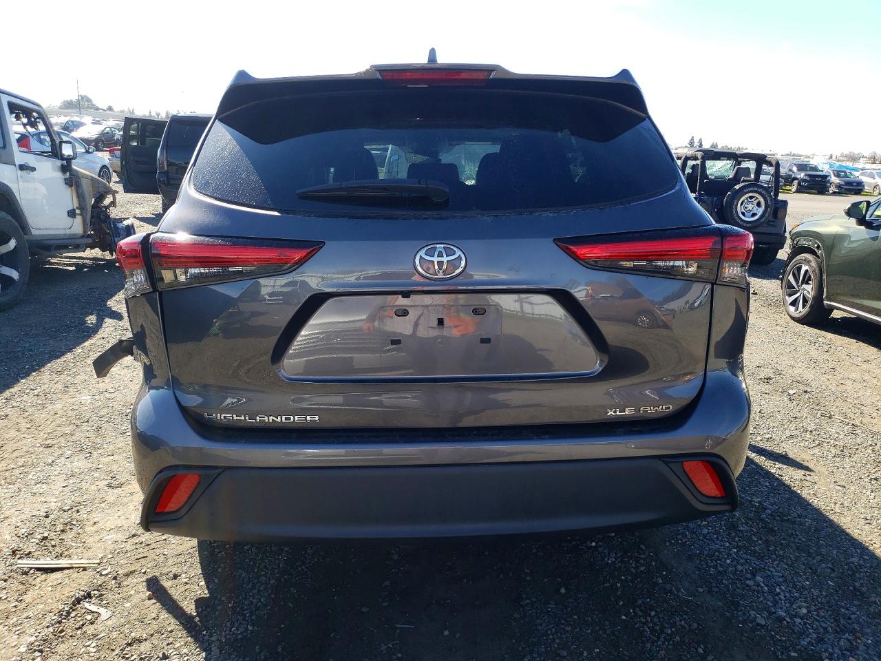 2023 TOYOTA HIGHLANDER XLE photo 6