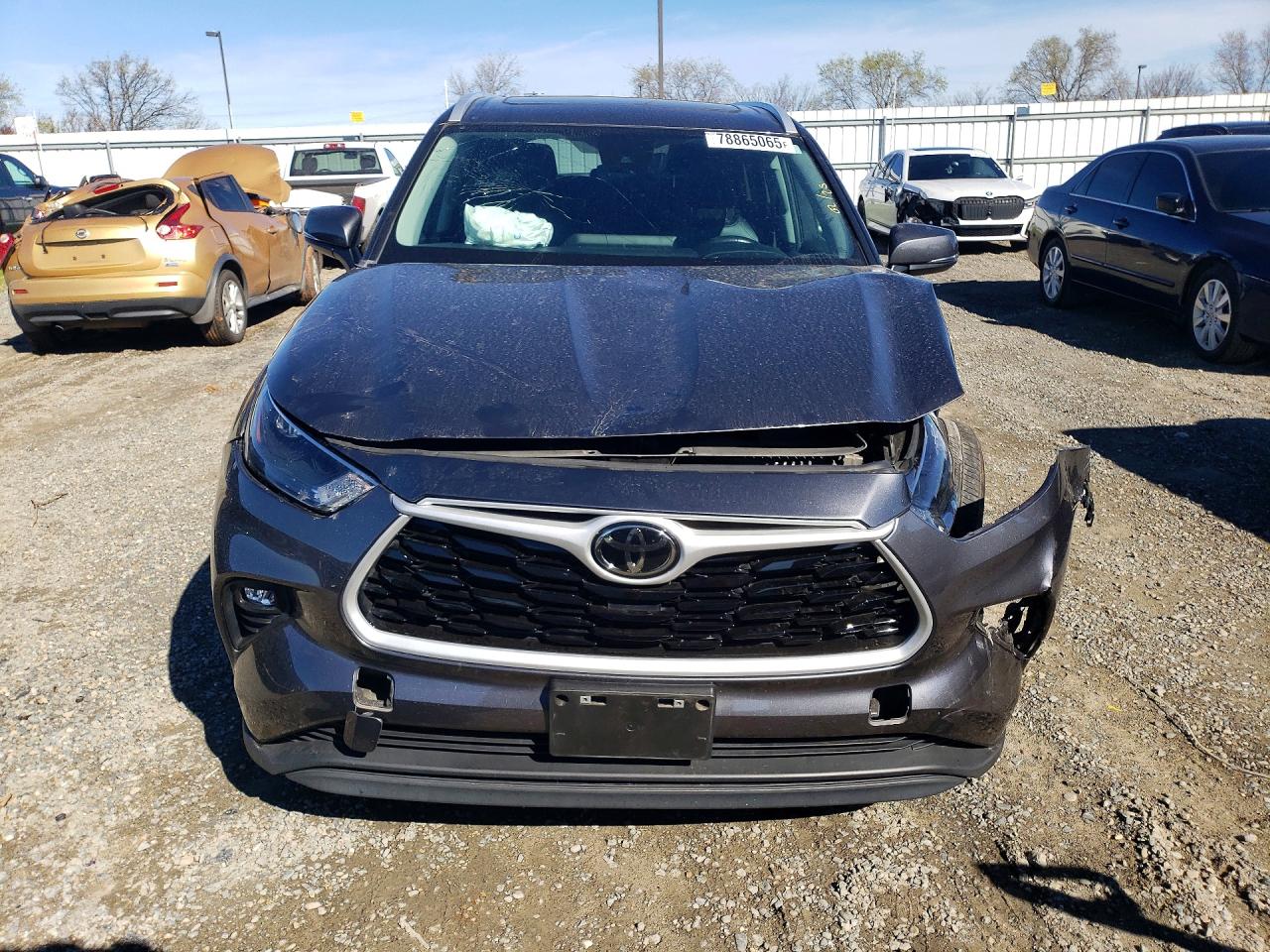 2023 TOYOTA HIGHLANDER XLE photo 5