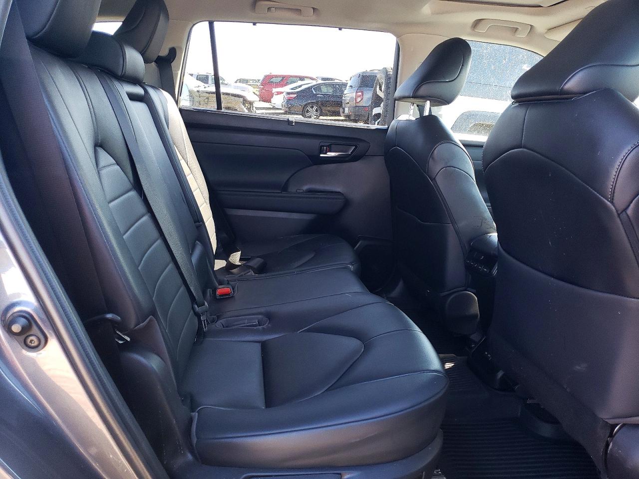 2023 TOYOTA HIGHLANDER XLE photo 11
