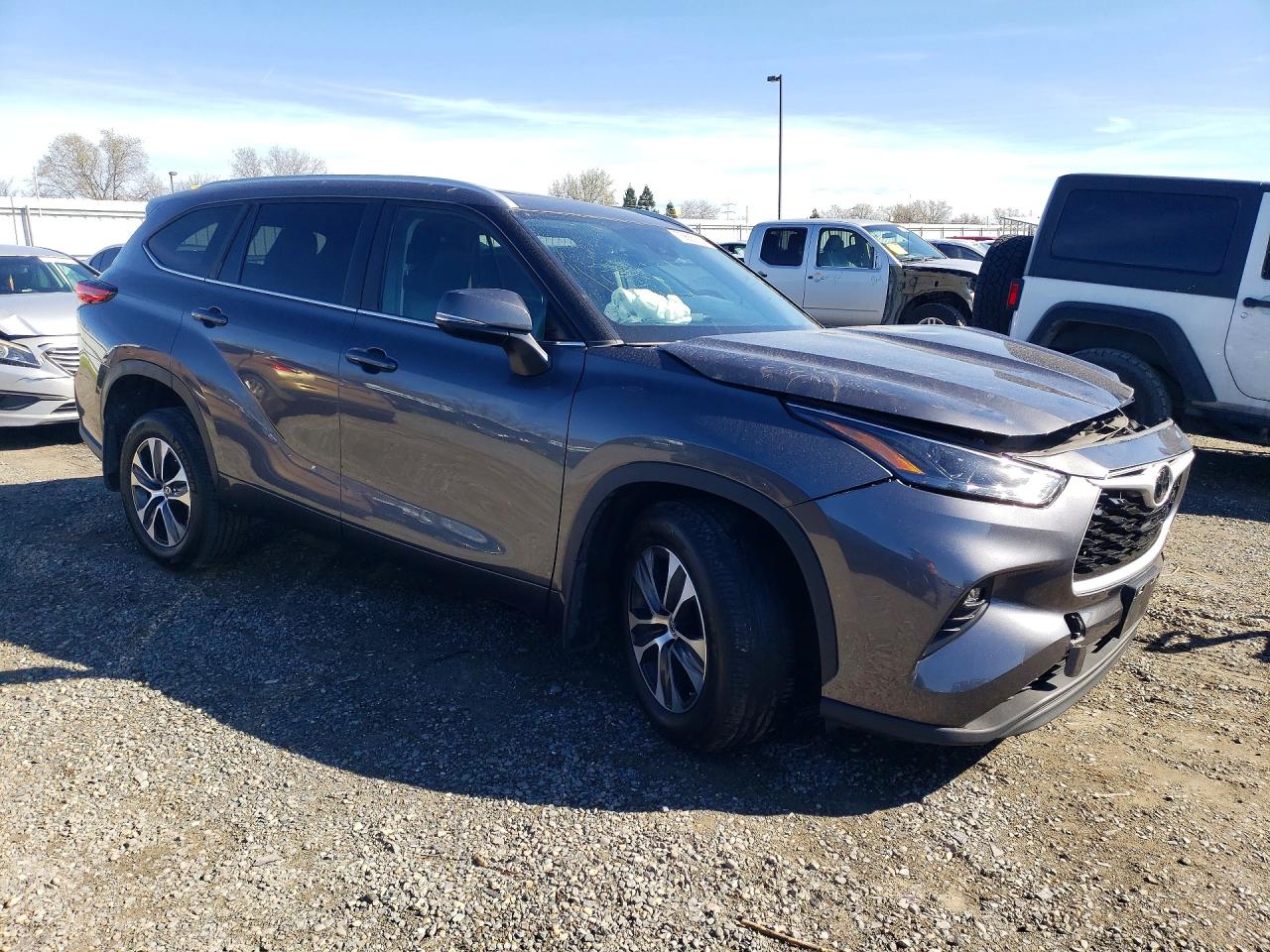 2023 TOYOTA HIGHLANDER XLE photo 4