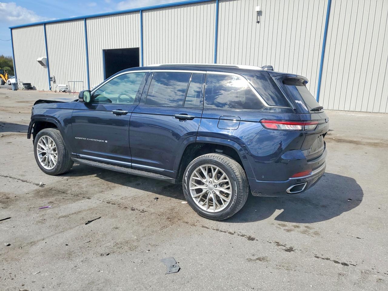 2023 JEEP GRAND CHEROKEE SUMMIT photo 2