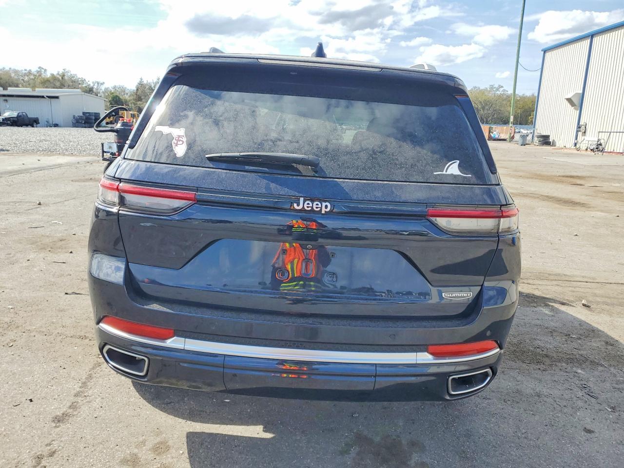 2023 JEEP GRAND CHEROKEE SUMMIT photo 6