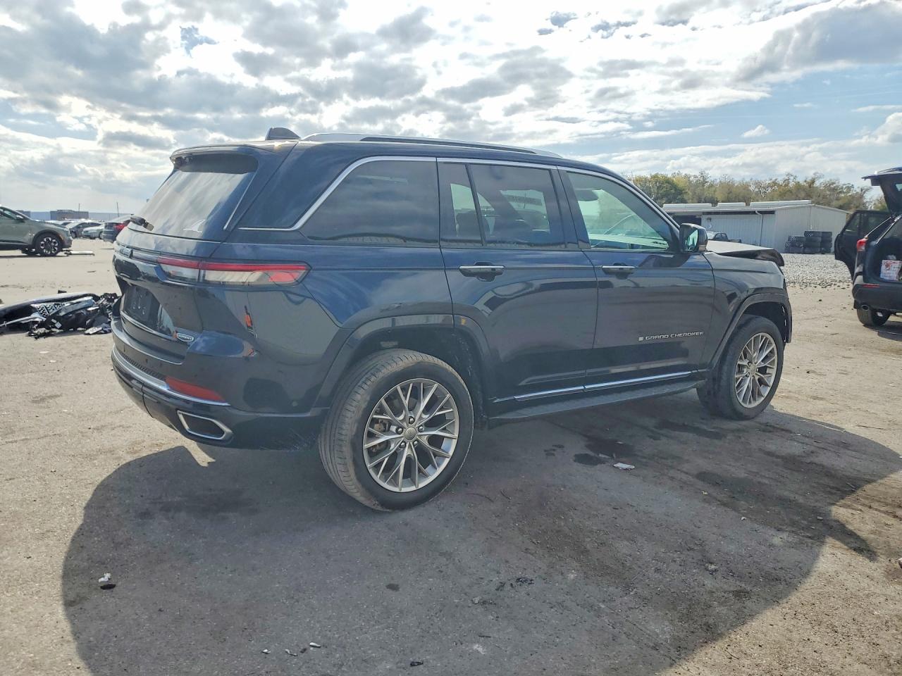 2023 JEEP GRAND CHEROKEE SUMMIT photo 3