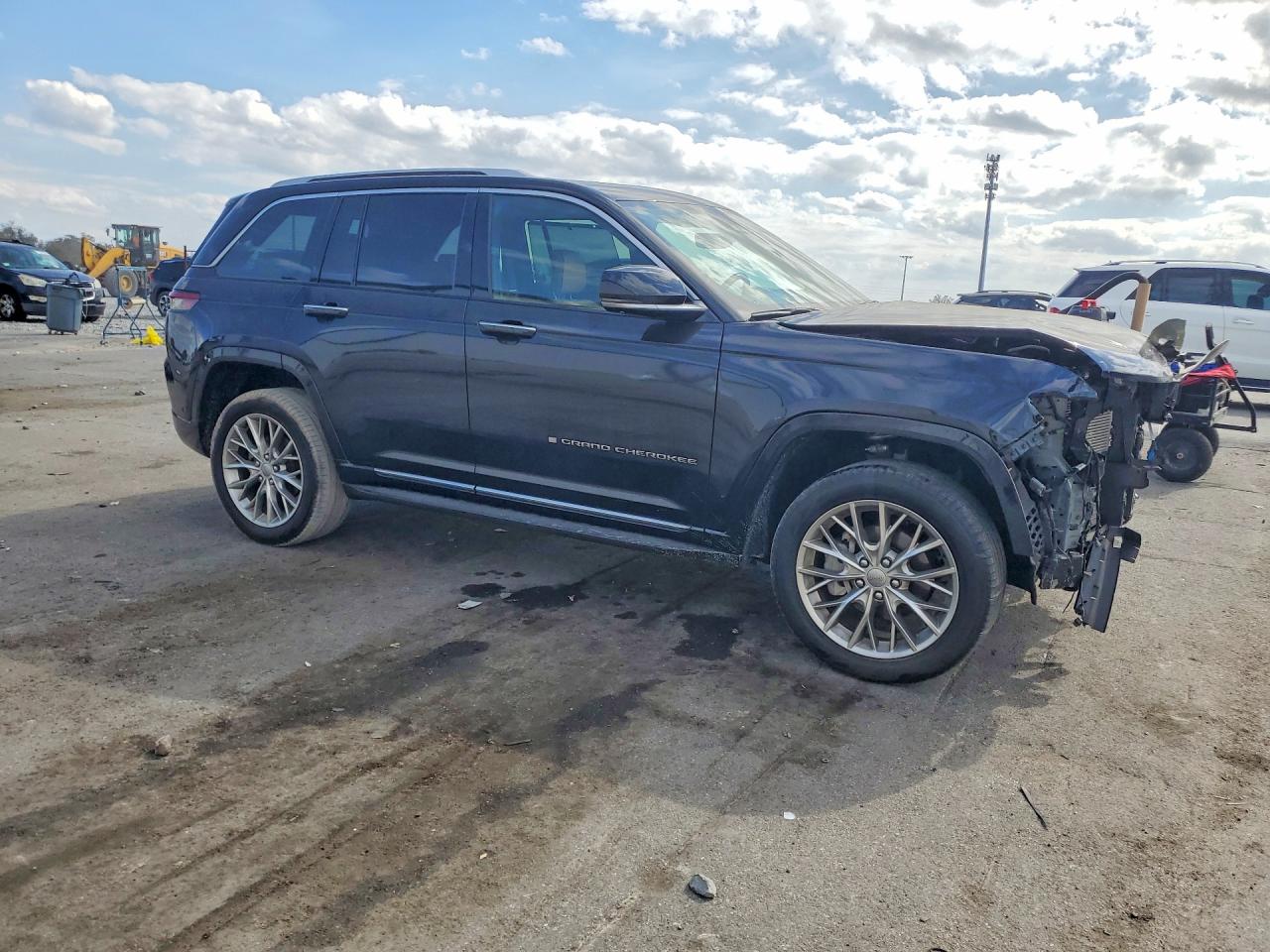 2023 JEEP GRAND CHEROKEE SUMMIT photo 4