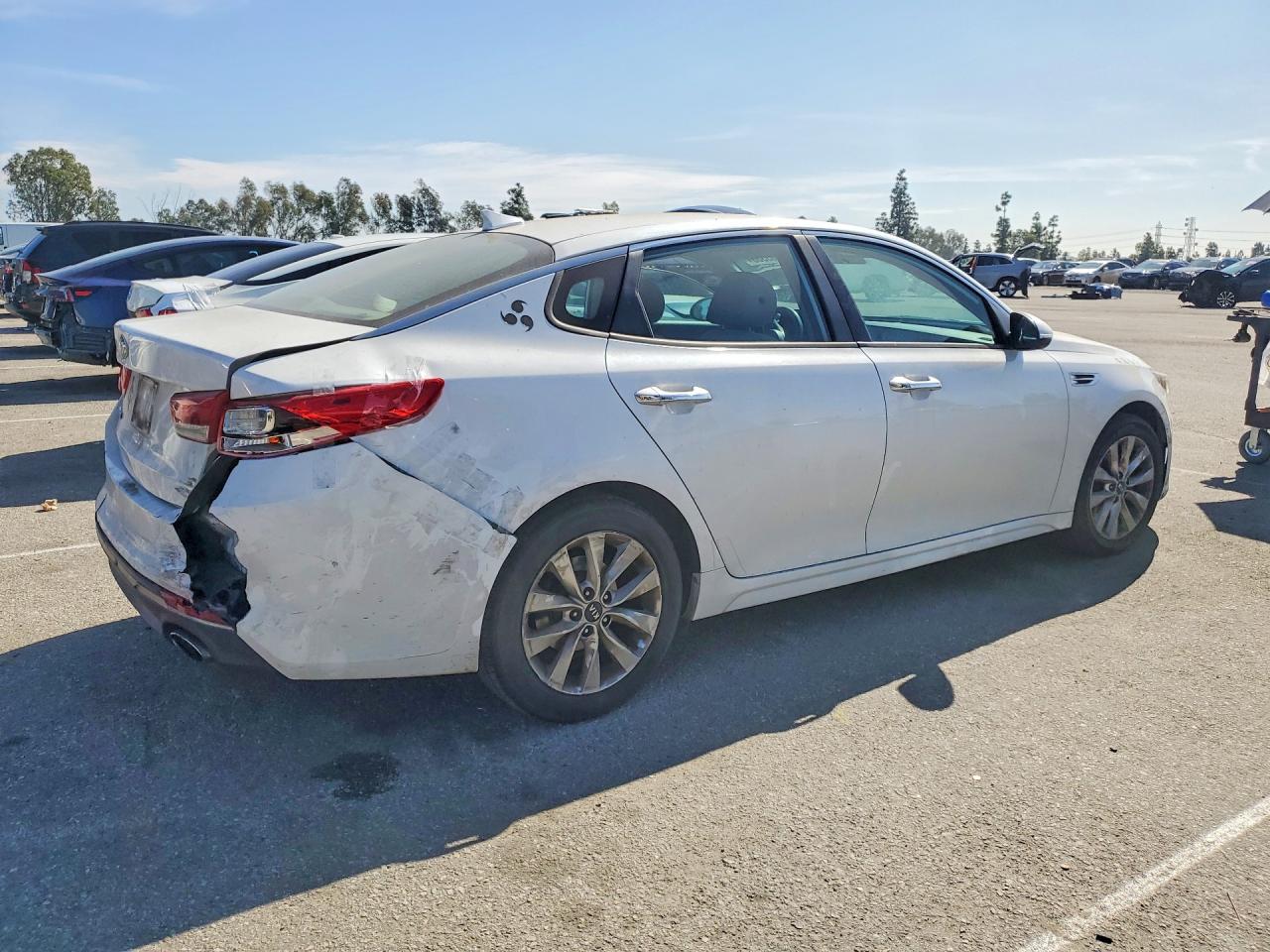 2017 KIA OPTIMA LX photo 5