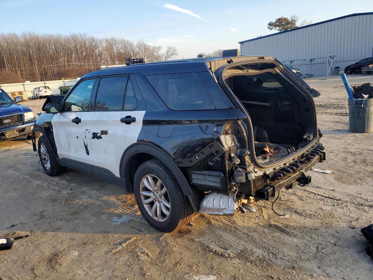 2024 FORD EXPLORER POLICE INTERCEPTOR photo 3