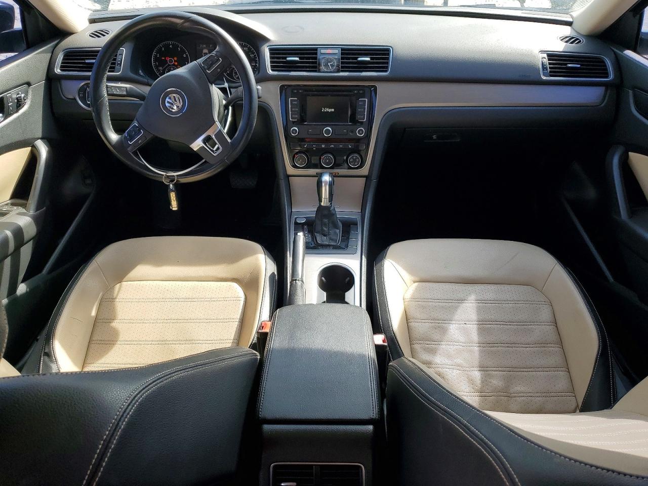 2015 VOLKSWAGEN PASSAT SE photo 15