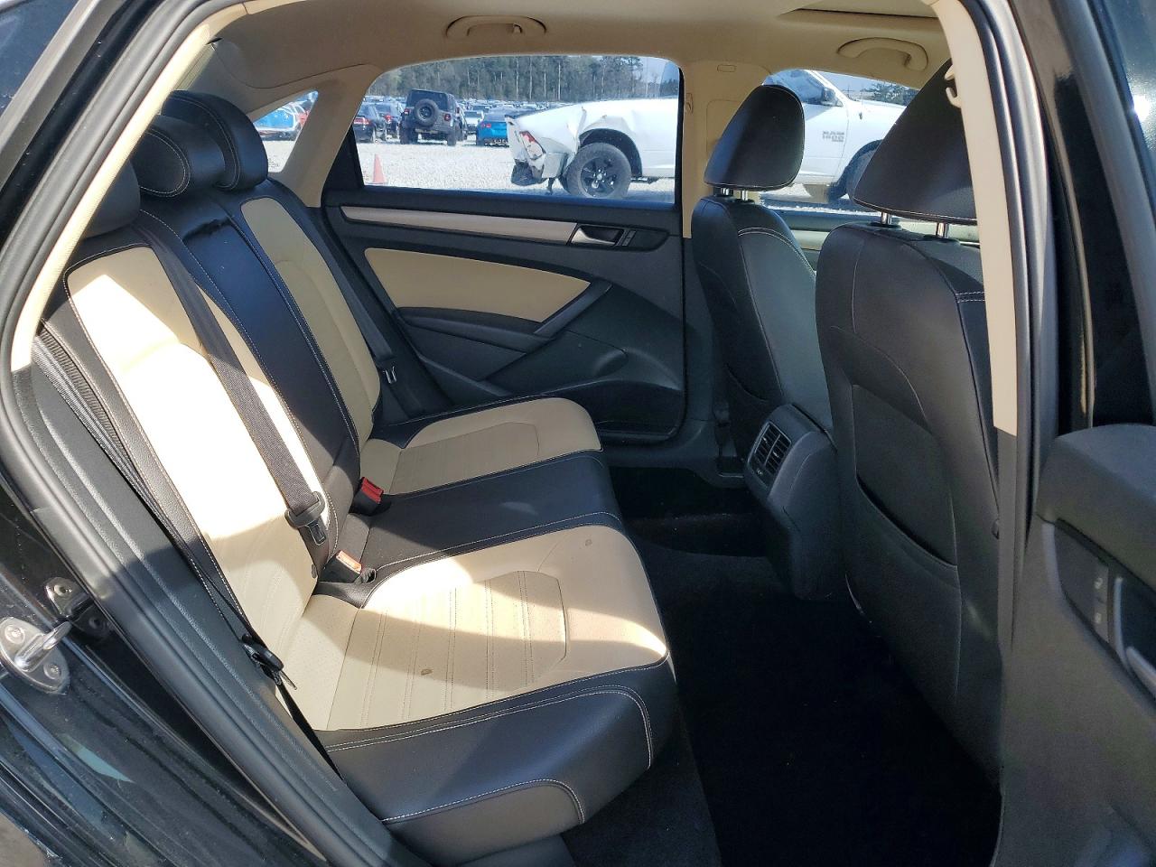 2015 VOLKSWAGEN PASSAT SE photo 19