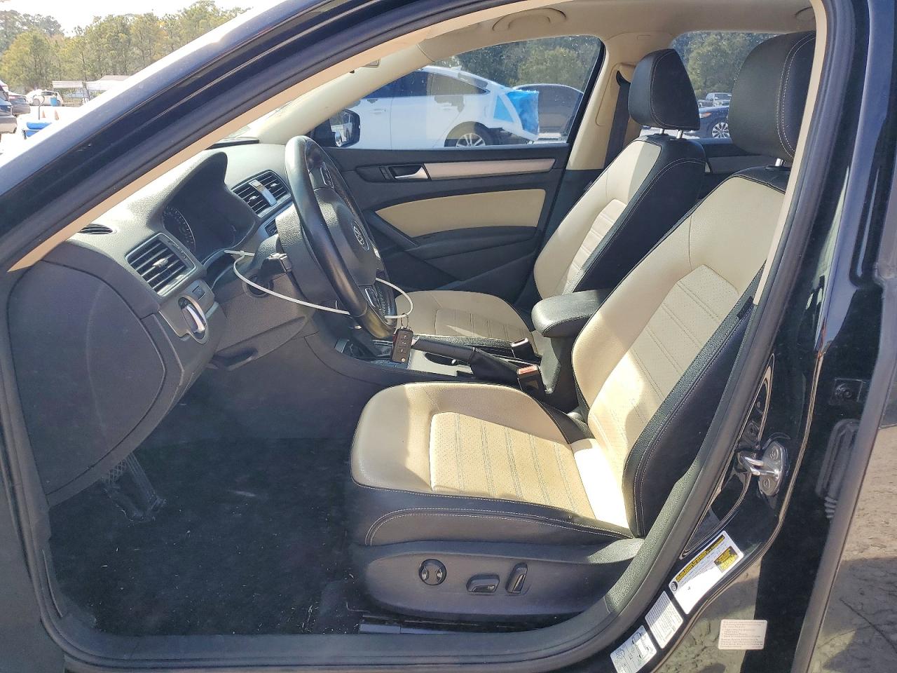 2015 VOLKSWAGEN PASSAT SE photo 13
