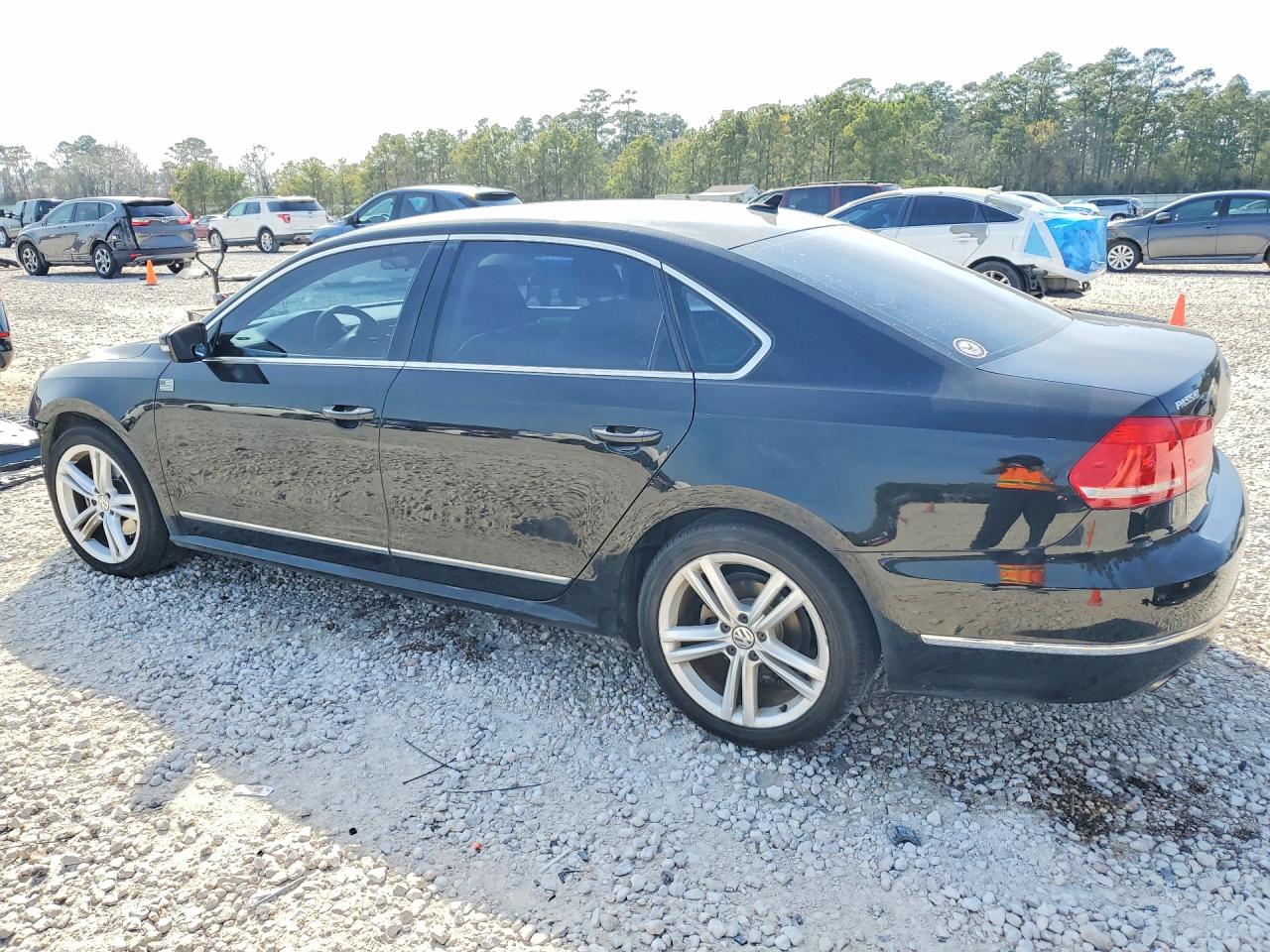 2015 VOLKSWAGEN PASSAT SE photo 3