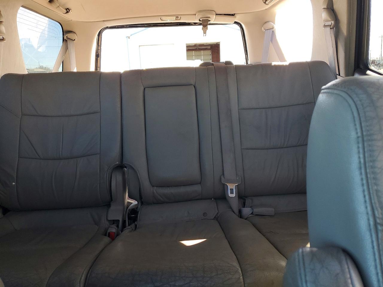 2005 TOYOTA SEQUOIA SR5 photo 19