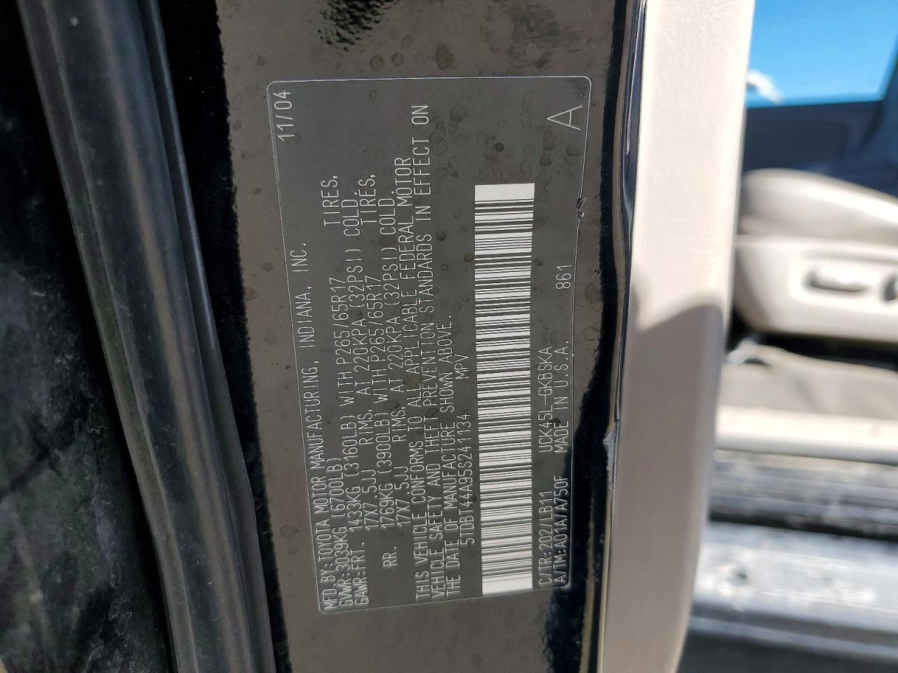 2005 TOYOTA SEQUOIA SR5 photo 25