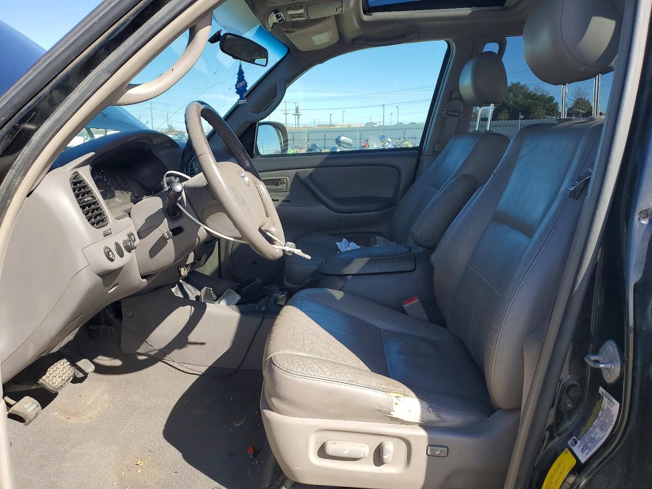 2005 TOYOTA SEQUOIA SR5 photo 13