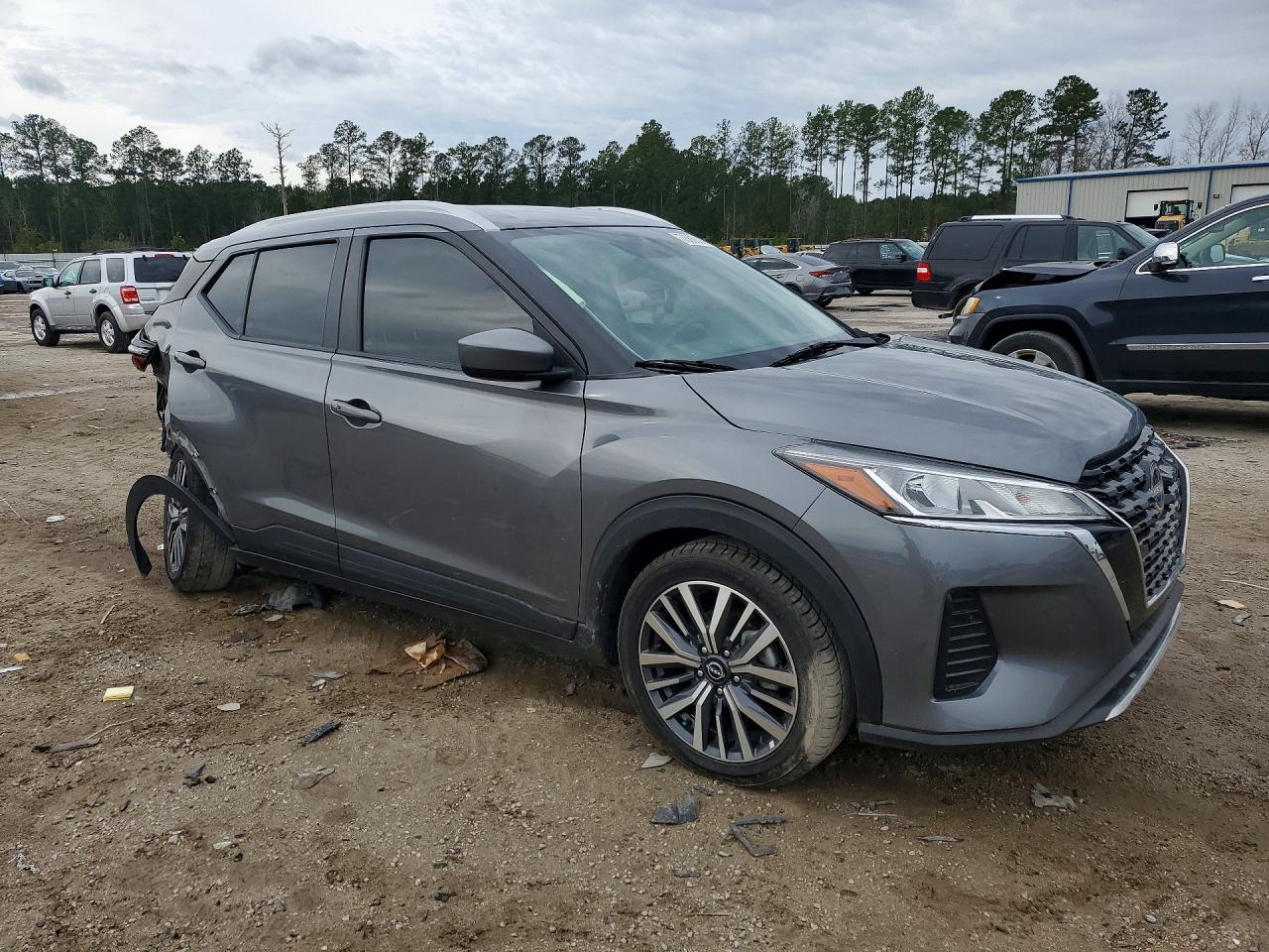 2023 NISSAN KICKS photo 4
