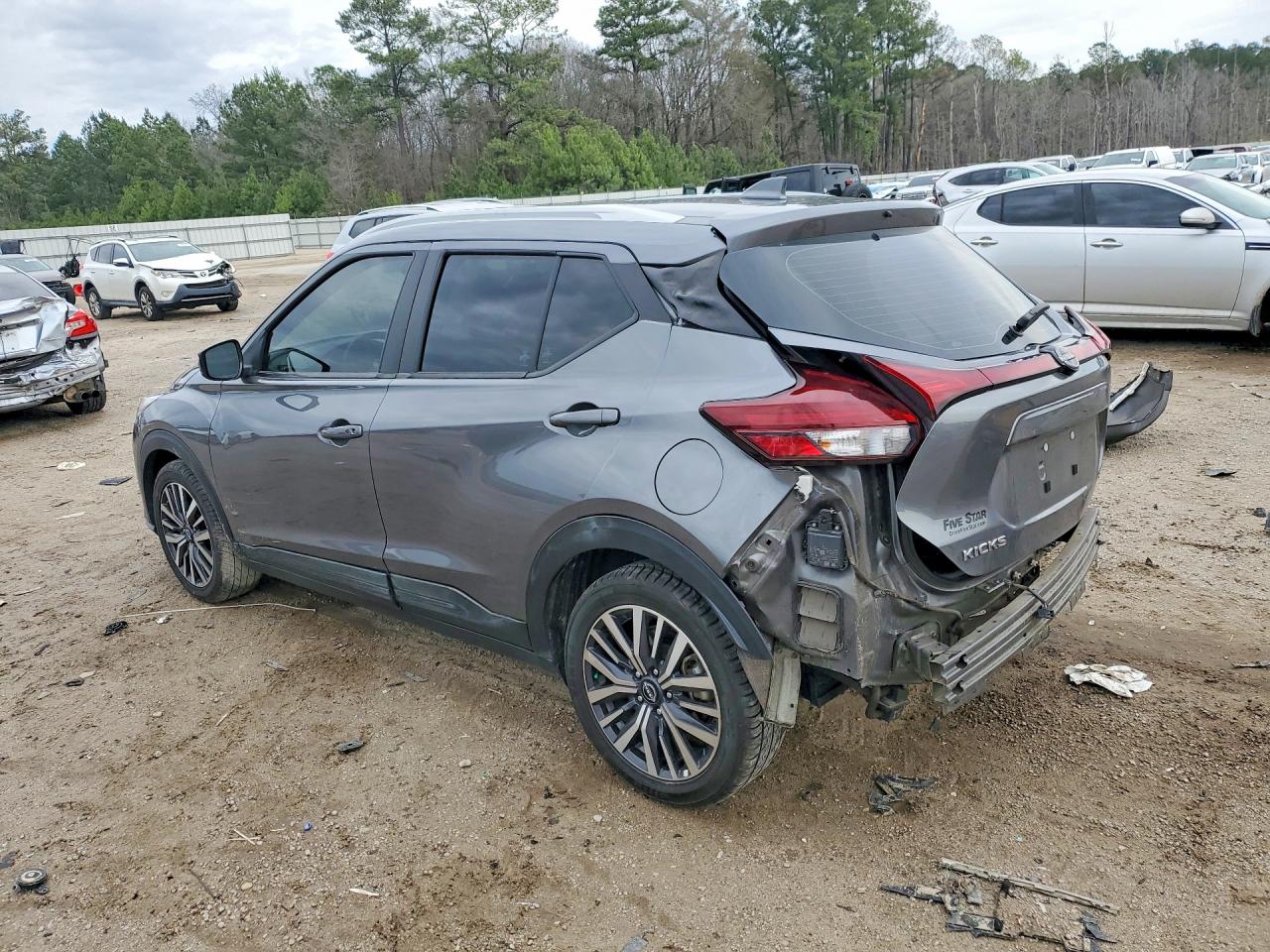 2023 NISSAN KICKS photo 2