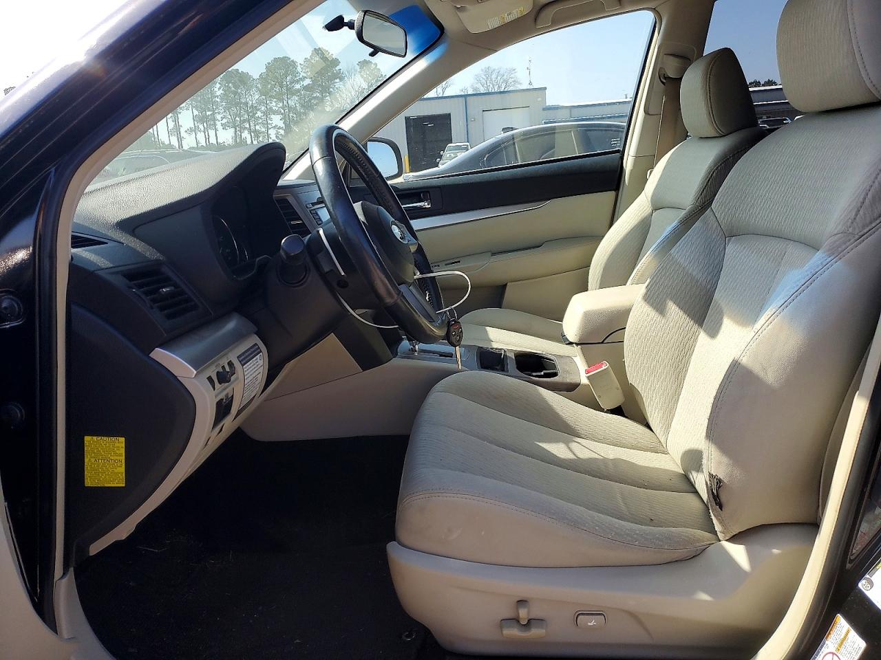 2011 SUBARU OUTBACK photo 19