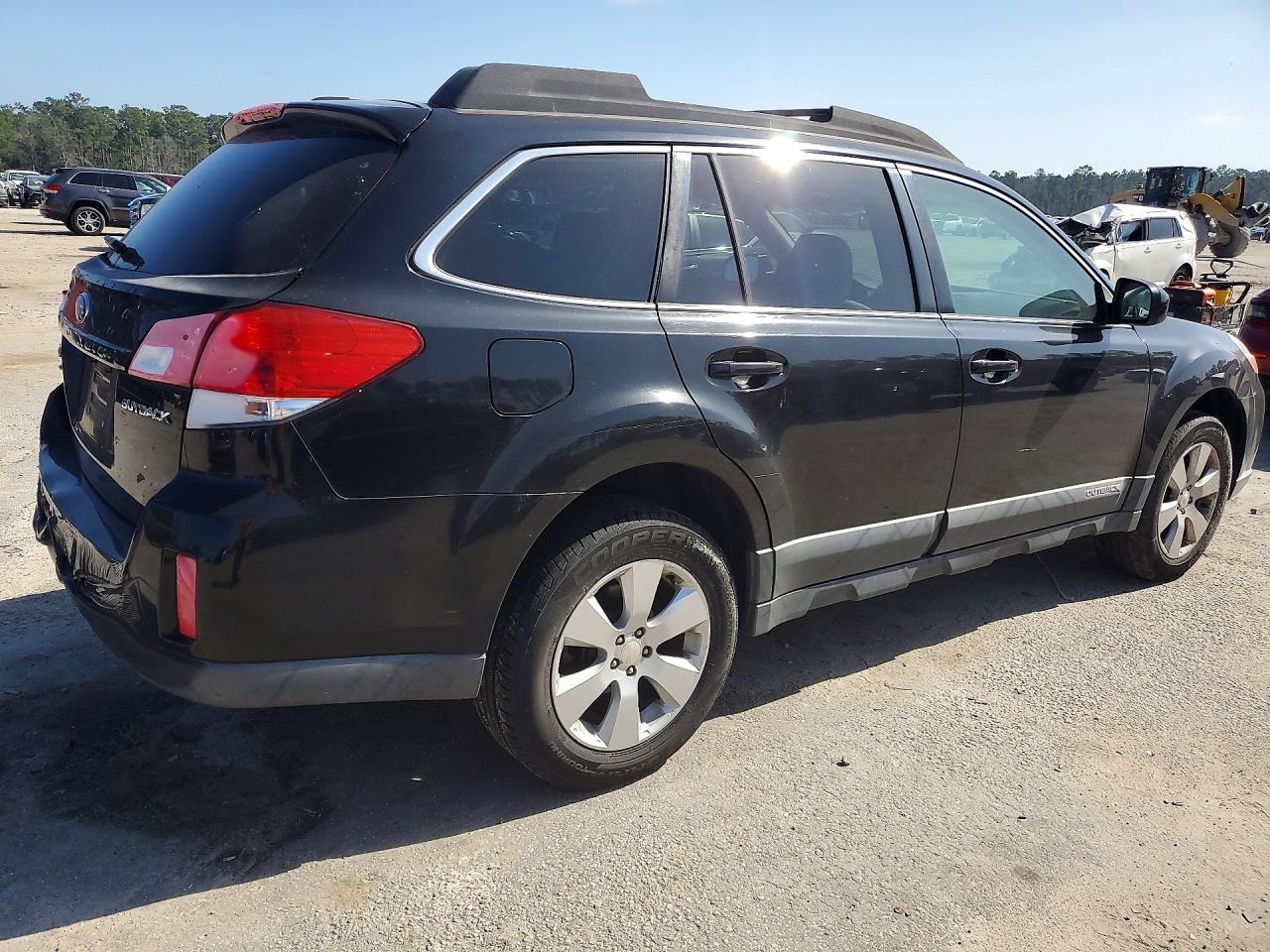 2011 SUBARU OUTBACK photo 7